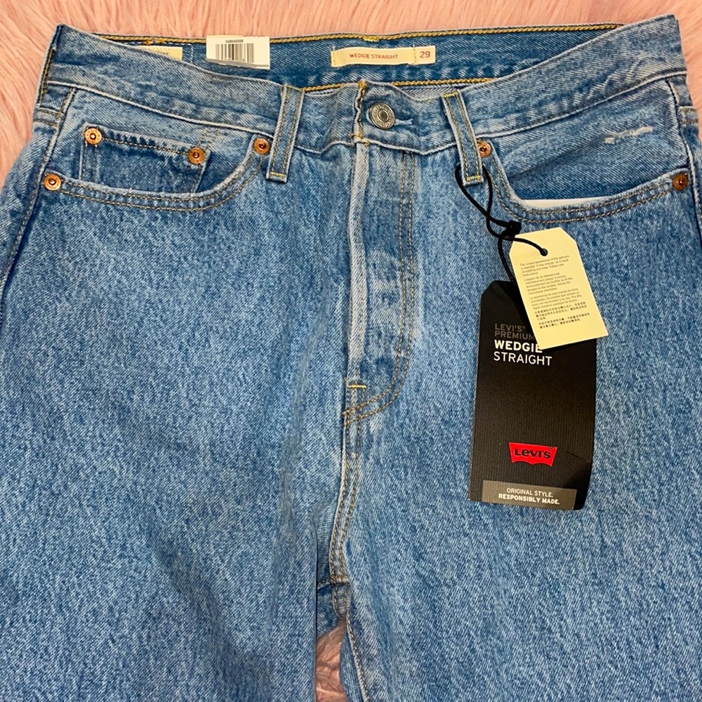 Brand new never worn Levi’s women wedgie straight